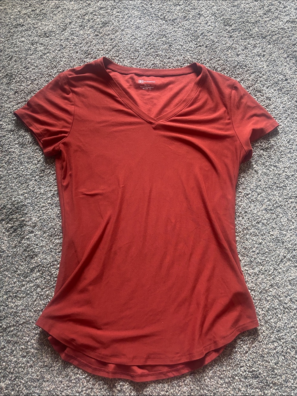 Women’s V-Neck Tee in Rust Red